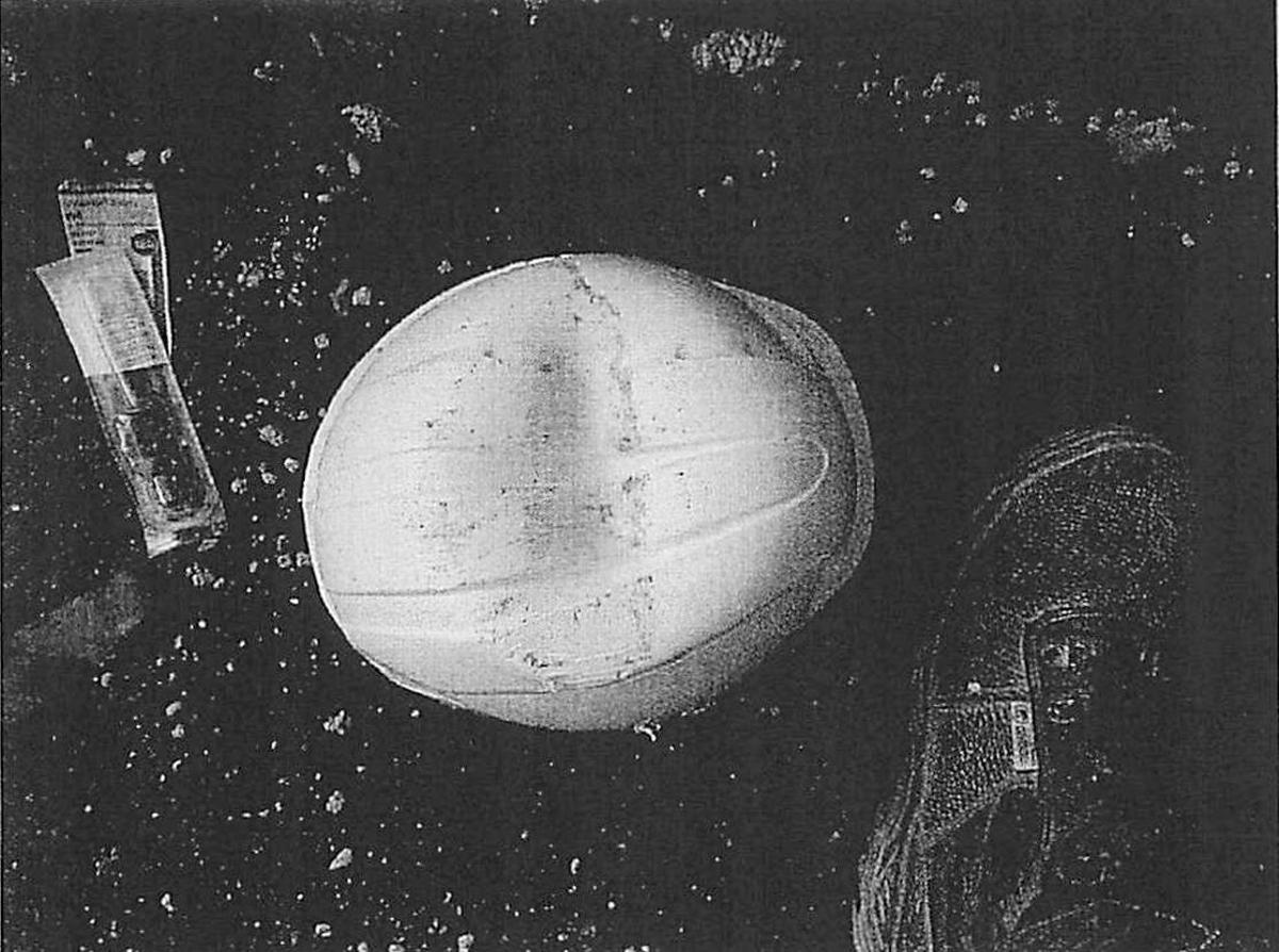 Casco de Toheed Sajjad, justo tras el accidente