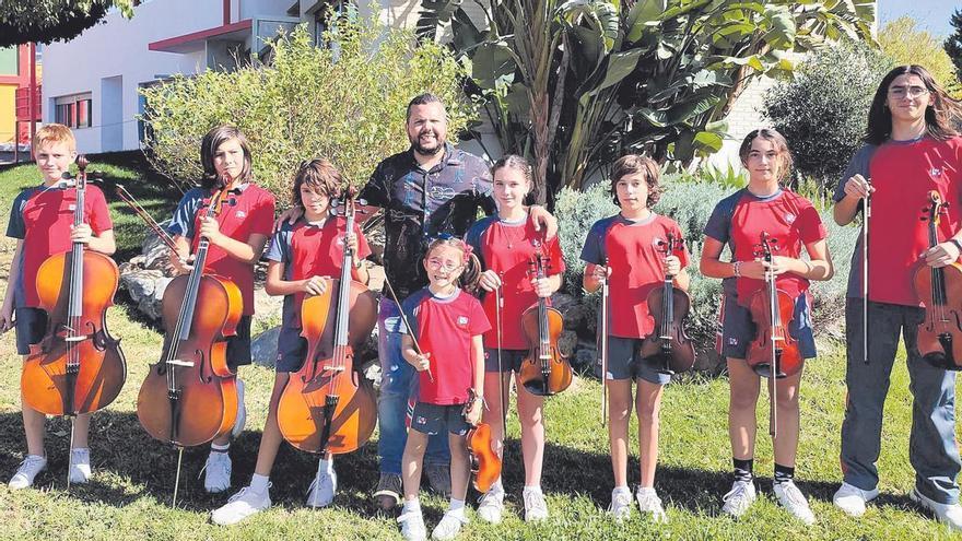 Alumnos de la orquesta del Colegio El Pinar, de gira mundial