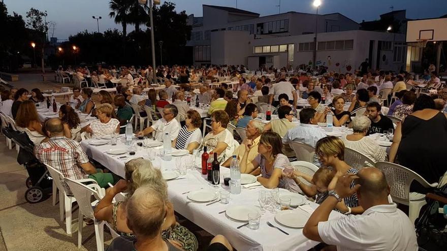 Cena solidaria de la AECC en Porreres