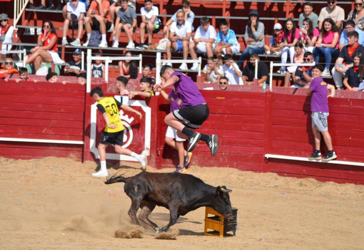 Risas, revolcones y algún que otro susto en el &quot;Juego de la NTE&quot;