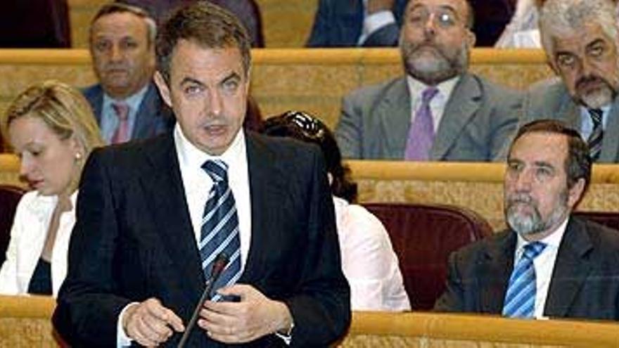 Zapatero: &quot;Es la primera vez que, ante el fin de un alto el fuego, un partido sale criticando al Gobierno&quot;