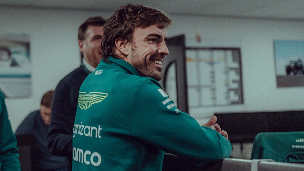 Fernando Alonso en unos test con Aston Martin