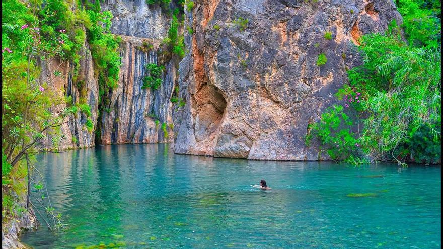 El pueblo valenciano con unas piscinas naturales idénticas a las islas Phi Phi