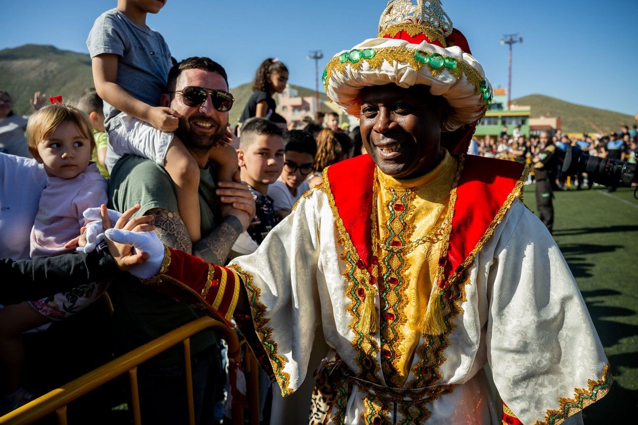 Miles de personas llenan de ilusión el Estadio de Barrial en la llegada de los Reyes Magos