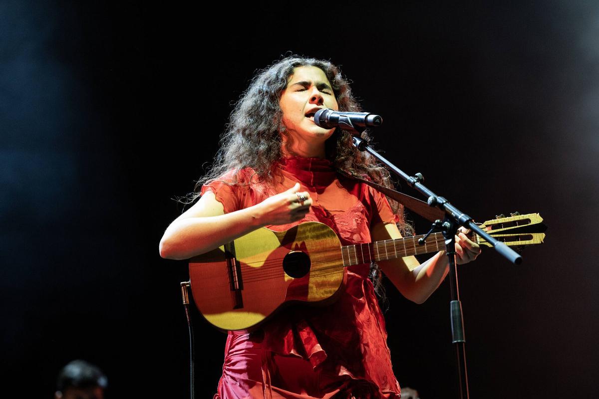 Silvana Estrada cautiva a Les Nits Occident