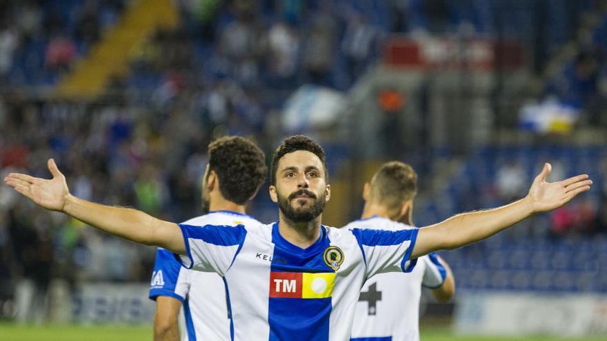 Diego Benito celebra un gol durante esta temporada.