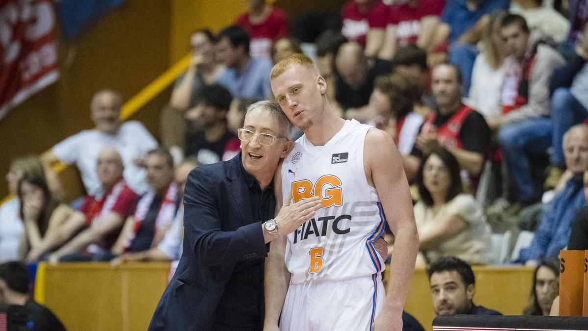 Only write the title, nothing else. Girona Aims to Secure Survival with Win Over Struggling Gran Canaria as Debutant James Karnik Ready to Bolster Frontcourt