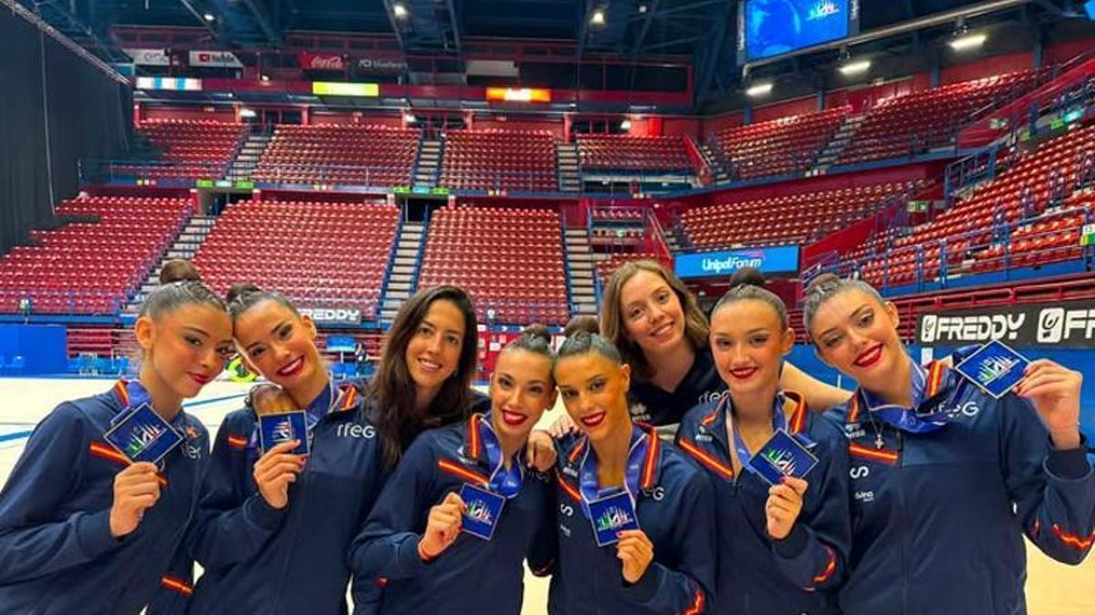 El equipo español, oro en el ejercicio de pelotas de la Copa del Mundo de Milán.