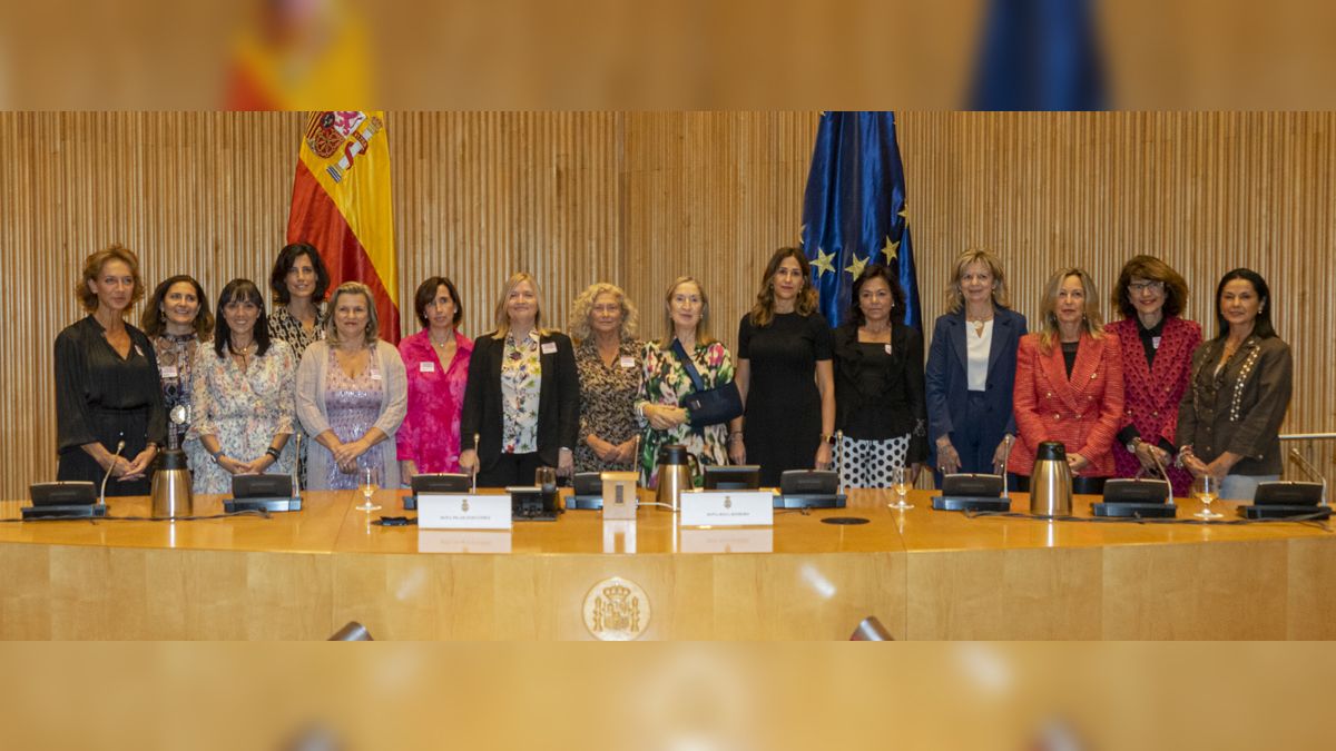 Imagen de la Coalición de Expertas durante la presentación del manifiesto en el Congreso de los Diputados con motivo del Día Mundial del Cáncer de Mama Metastásico