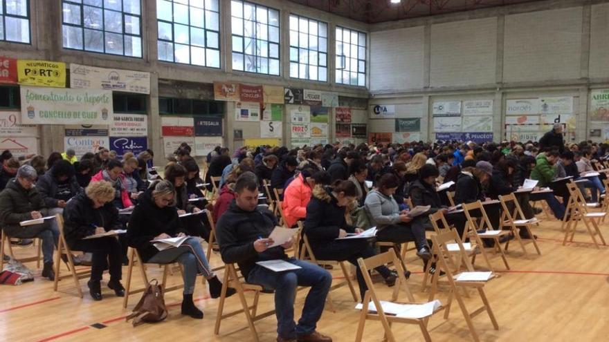 Un momento del examen de esta mañana en Bueu. / Gonzalo Núñez