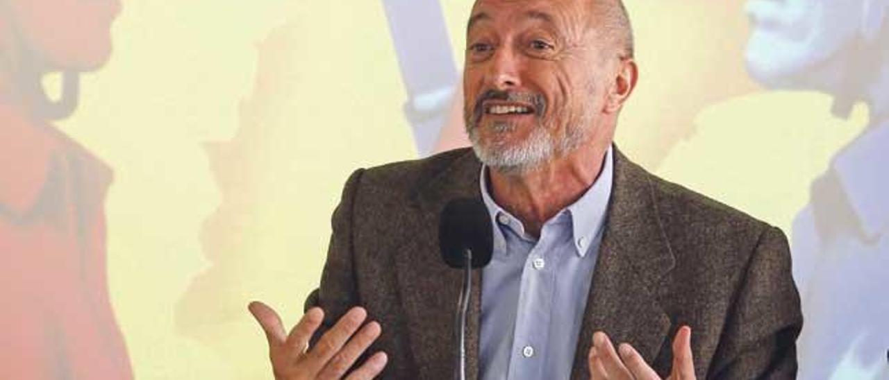 El escritor, periodista y académico Arturo Pérez-Reverte.