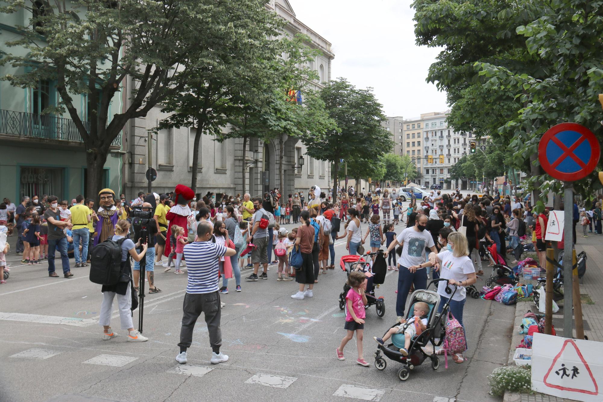 Set escoles de Girona tallen els carrers propers als seus centres