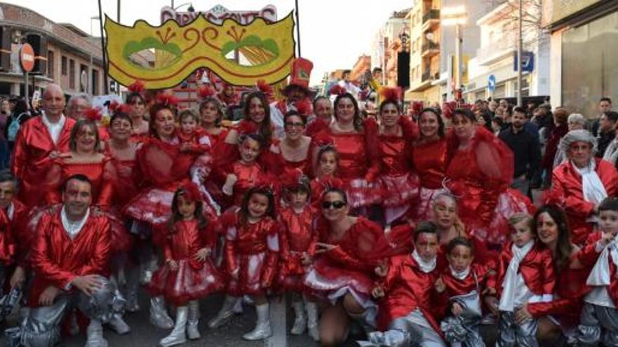 Més de 4.000 persones desfilen a la rua de Carnaval de Sant Feliu de Guíxols