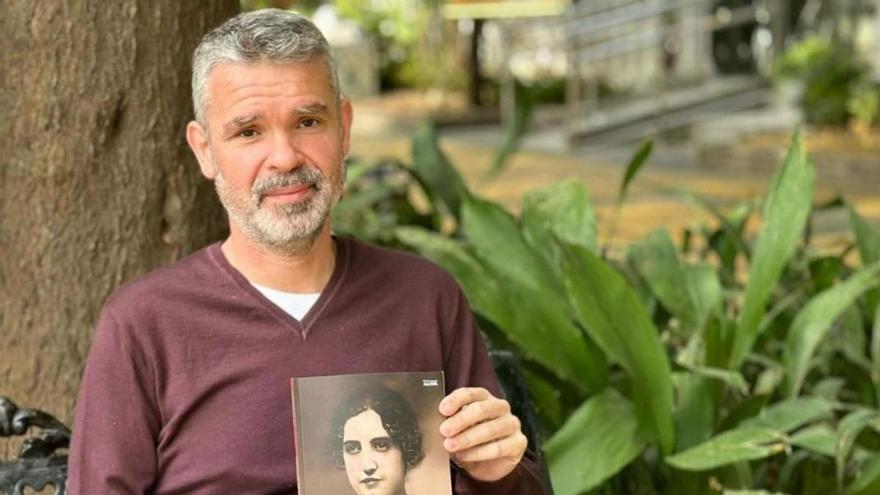 El historiador y edil marbellí José Bernal, durante un momento de la entrevista.