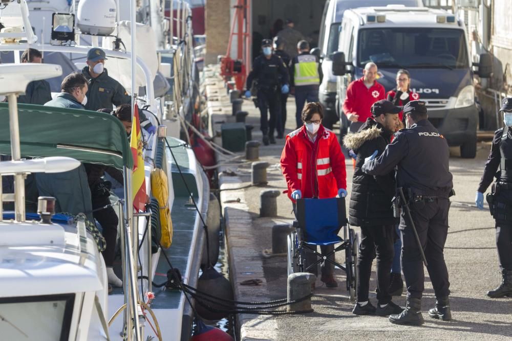 Llega a Cartagena una patera con 15 personas