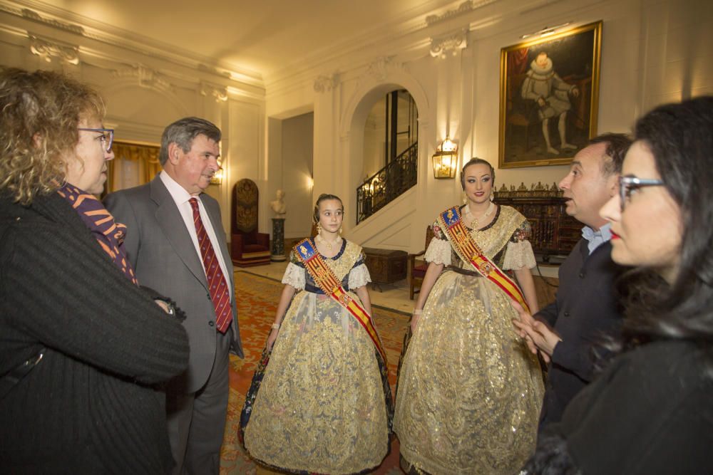 La primera parada fue en la Embajada de España en el Reino Unido, donde fueron recibidas por el embajador, Carlos Bastarreche