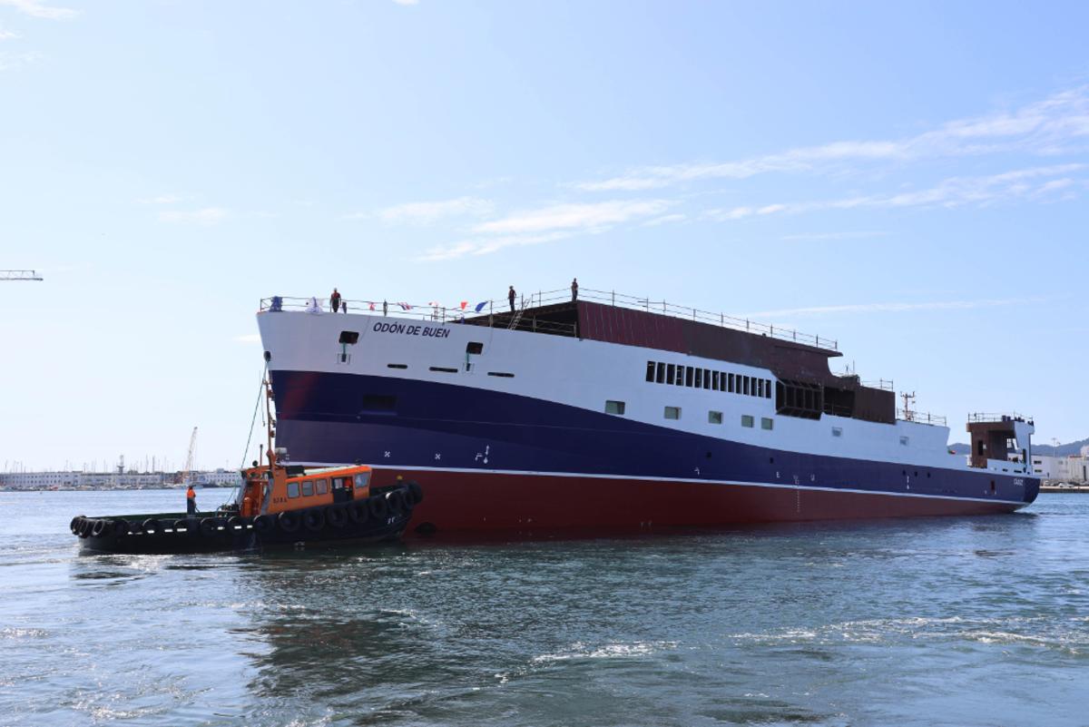 El "Odón de Buen" toca el agua en Vigo