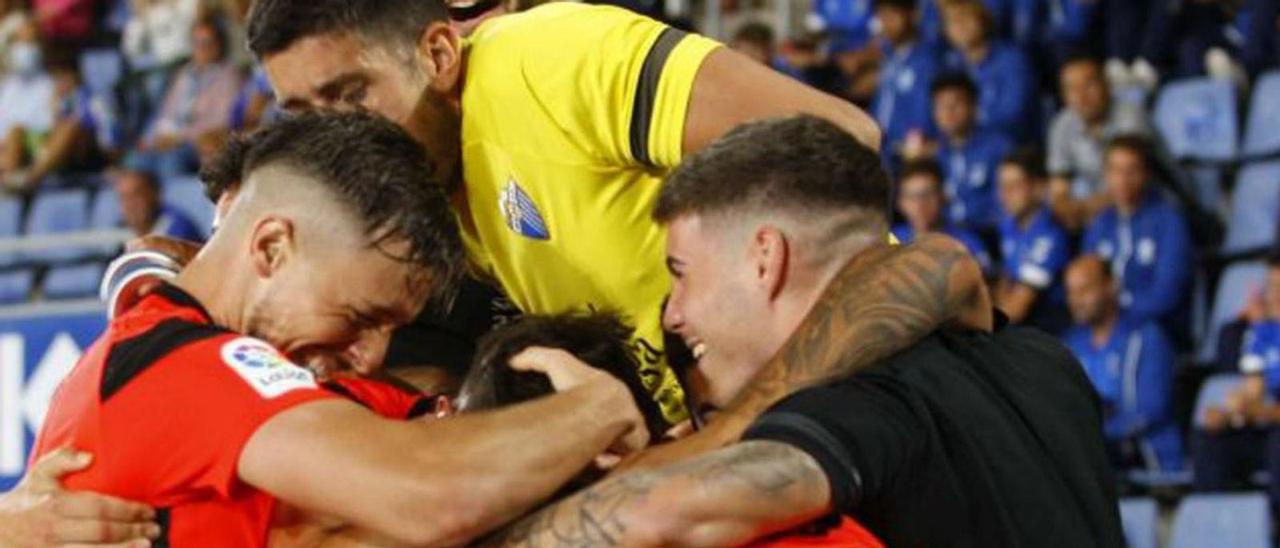 Los jugadores del Málaga CF celebran un gol contra el Tenerife. | LALIGA
