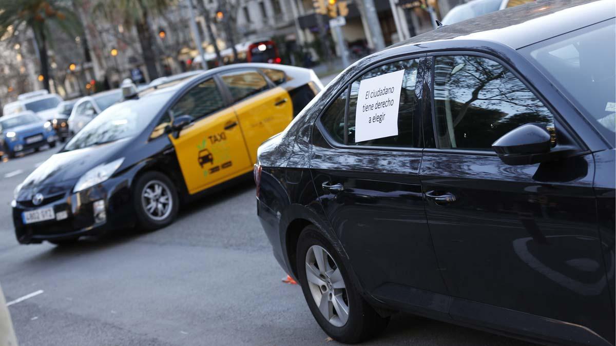 Los taxis de Barcelona vuelven a circular tras seis días de huelga