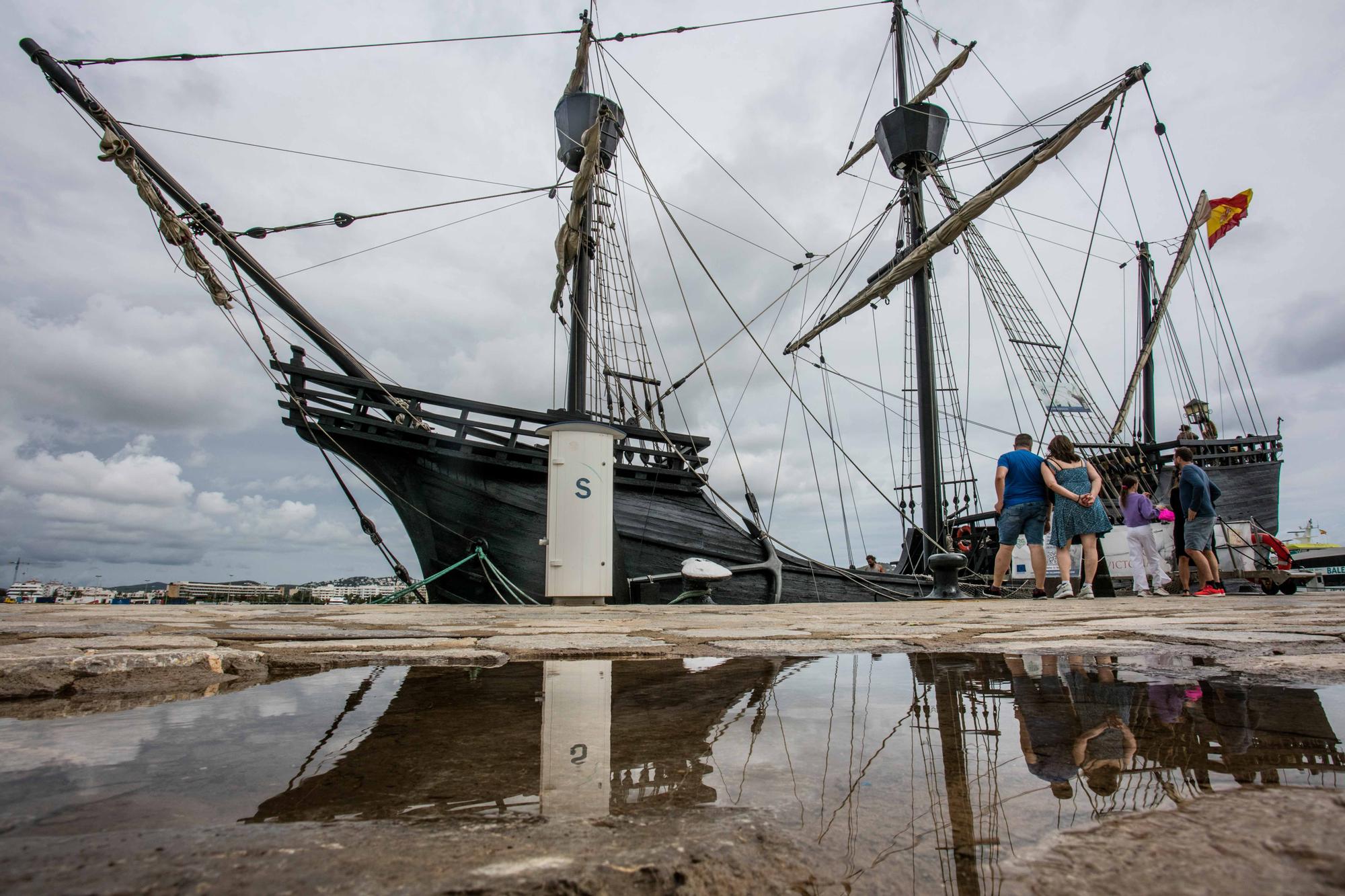 El puerto de Ibiza acoge la visita de dos navíos históricos