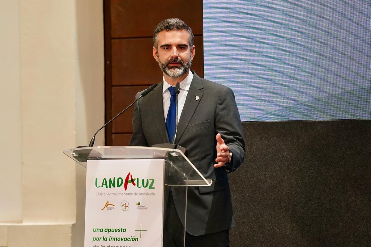El consejero Fernández-Pacheco, en la presentación del evento.