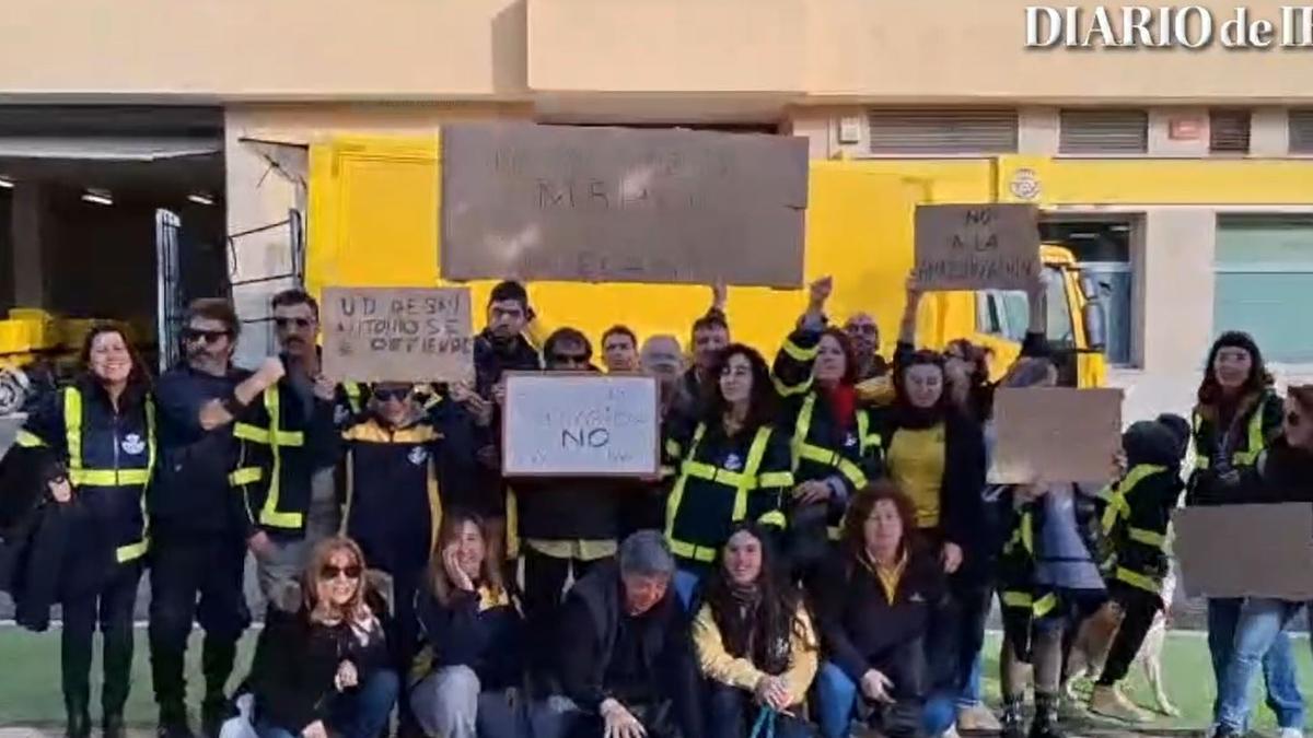Vídeo: Protesta laboral del personal de Correos en Ibiza
