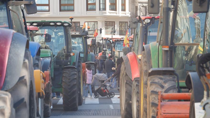 Agricultores valencianos sacan tractores a la calle contra Mercosur y la política de la UE