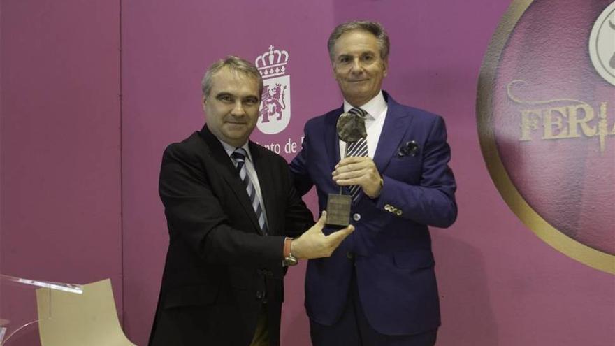 El coleccionista Juan Barco, I Premio Ibérico Ecuextre de Badajoz