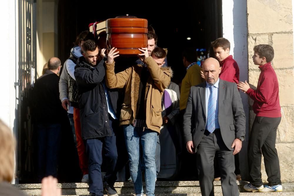 La gran familia del deporte asturiano rinde homenaje póstumo al futbolista Hugo Suárez