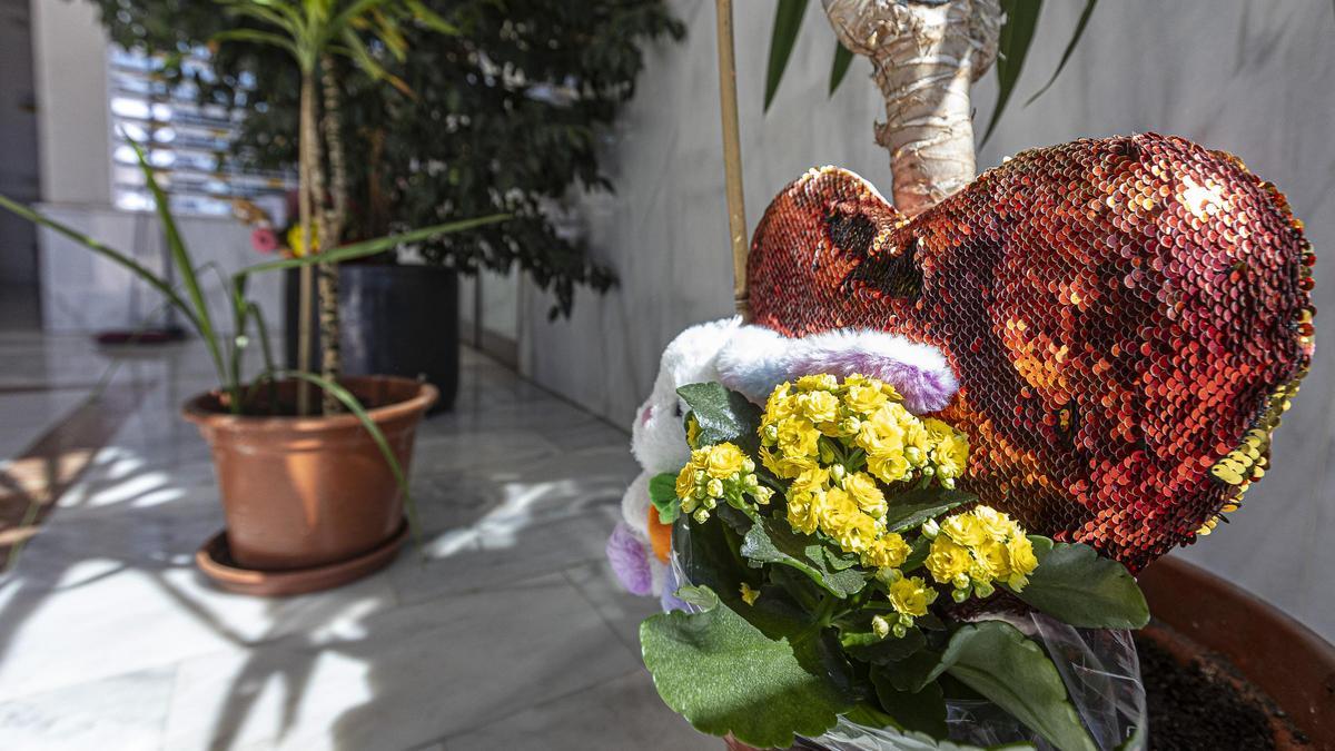 Flores en recuerdo de las víctimas del incendio de La Vila Joiosa.