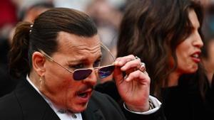 Johnny Depp y Maïwenn, llegando a la gala inaugural del Festival de Cannes.