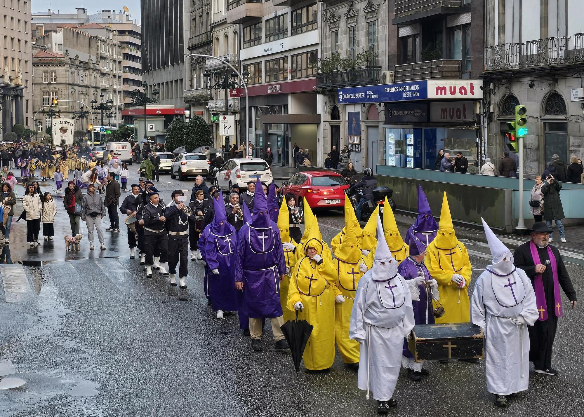 Comitiva fúnebre y premios del desfile finalizan el Carnaval en Vigo