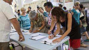 Recogida de firmas para la renta garantizada de ciudadanía.