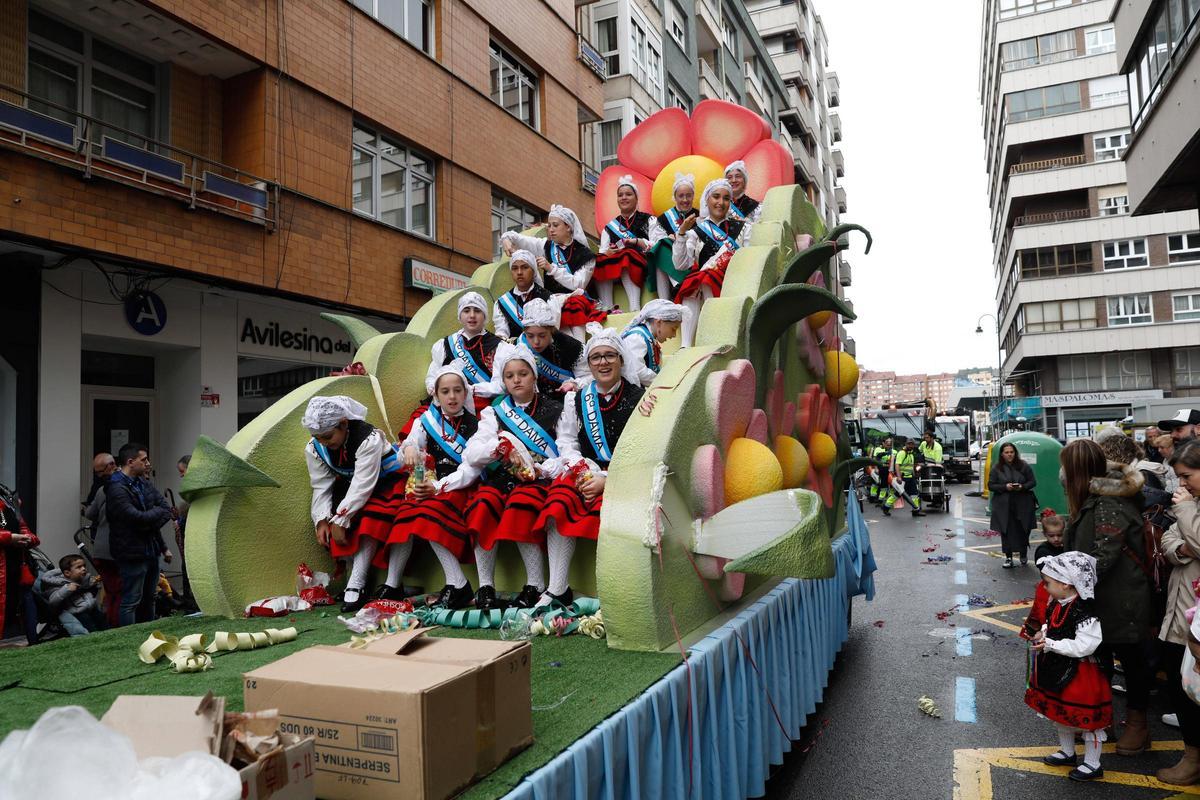 EN IMÁGENES: El segundo desfile de carrozas de El Bollo en Avilés