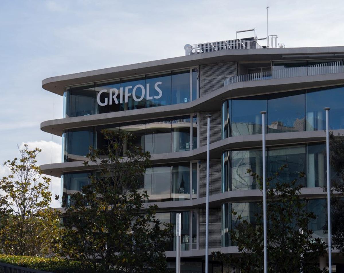 Grifols va disparar el seu benefici un 156% el 2025 al facturar 7.500 milions