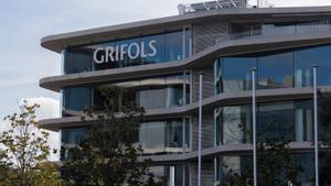 Grifols va disparar el seu benefici un 156% el 2025 al facturar 7.500 milions
