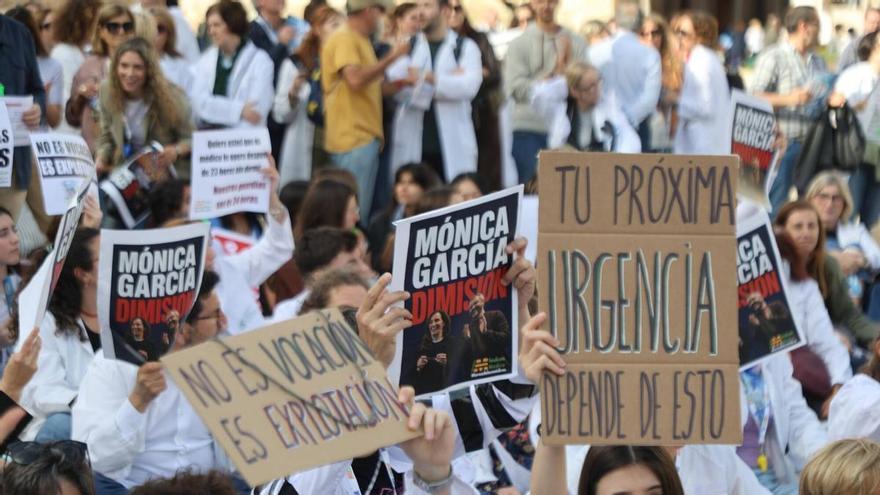 Los médicos y enfermeras valencianos cobran 680 y 1.300 euros menos que los mejor pagados de España