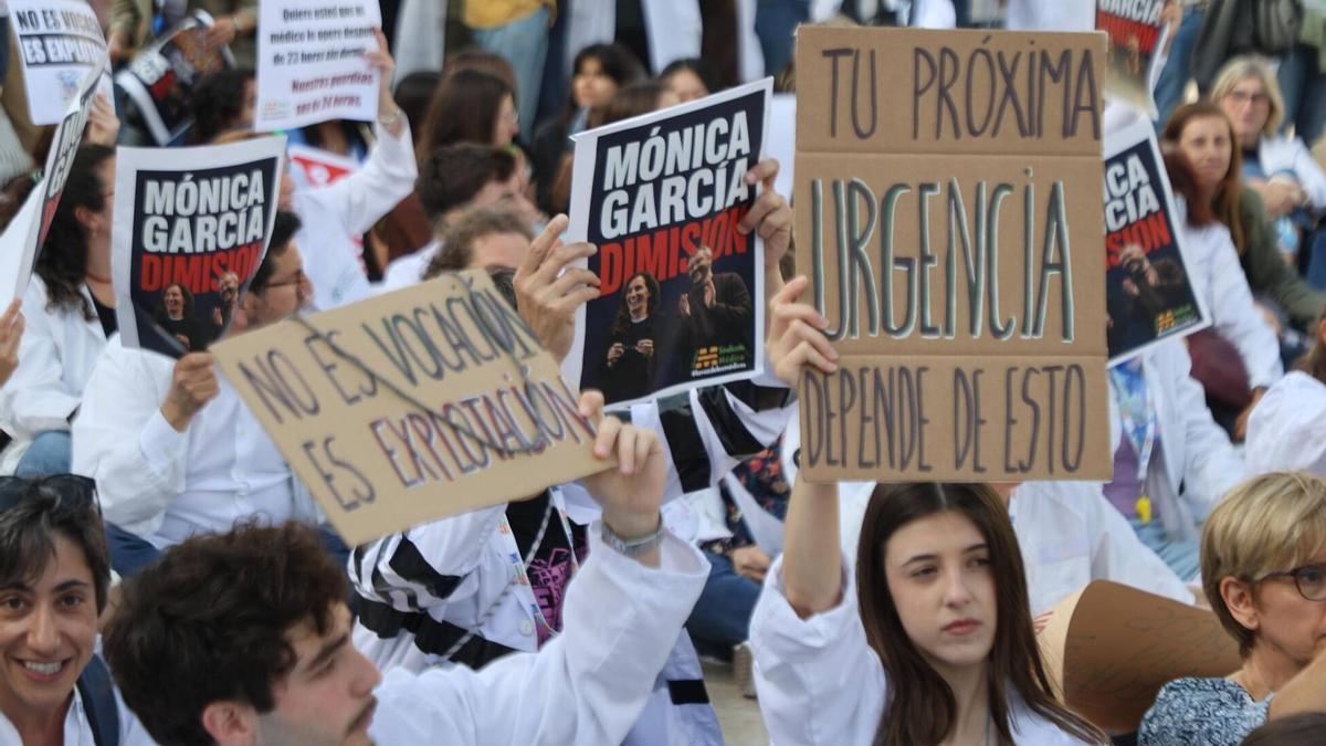 VALENCIA. VLC. Concentración de médicos exigiendo más mejoras laborales