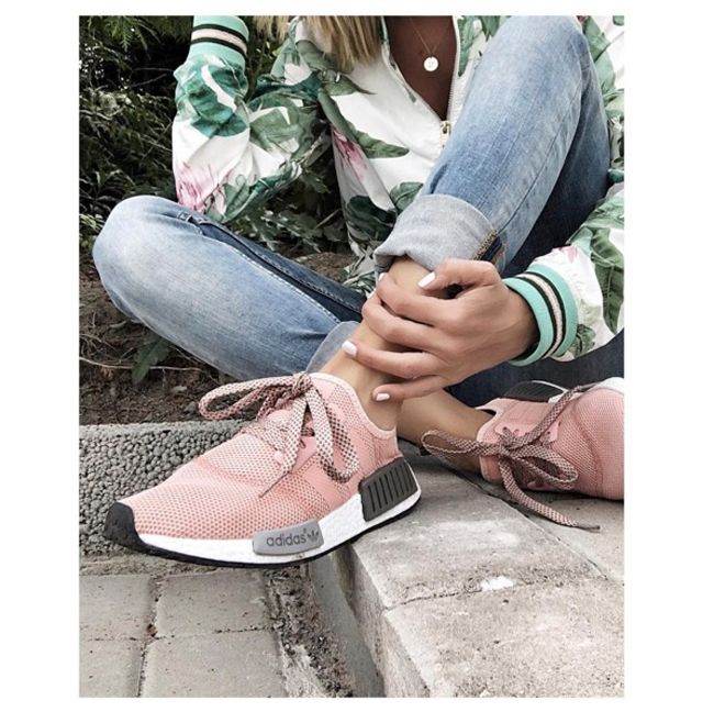 'Sneakers' rosas, las zapatillas del verano