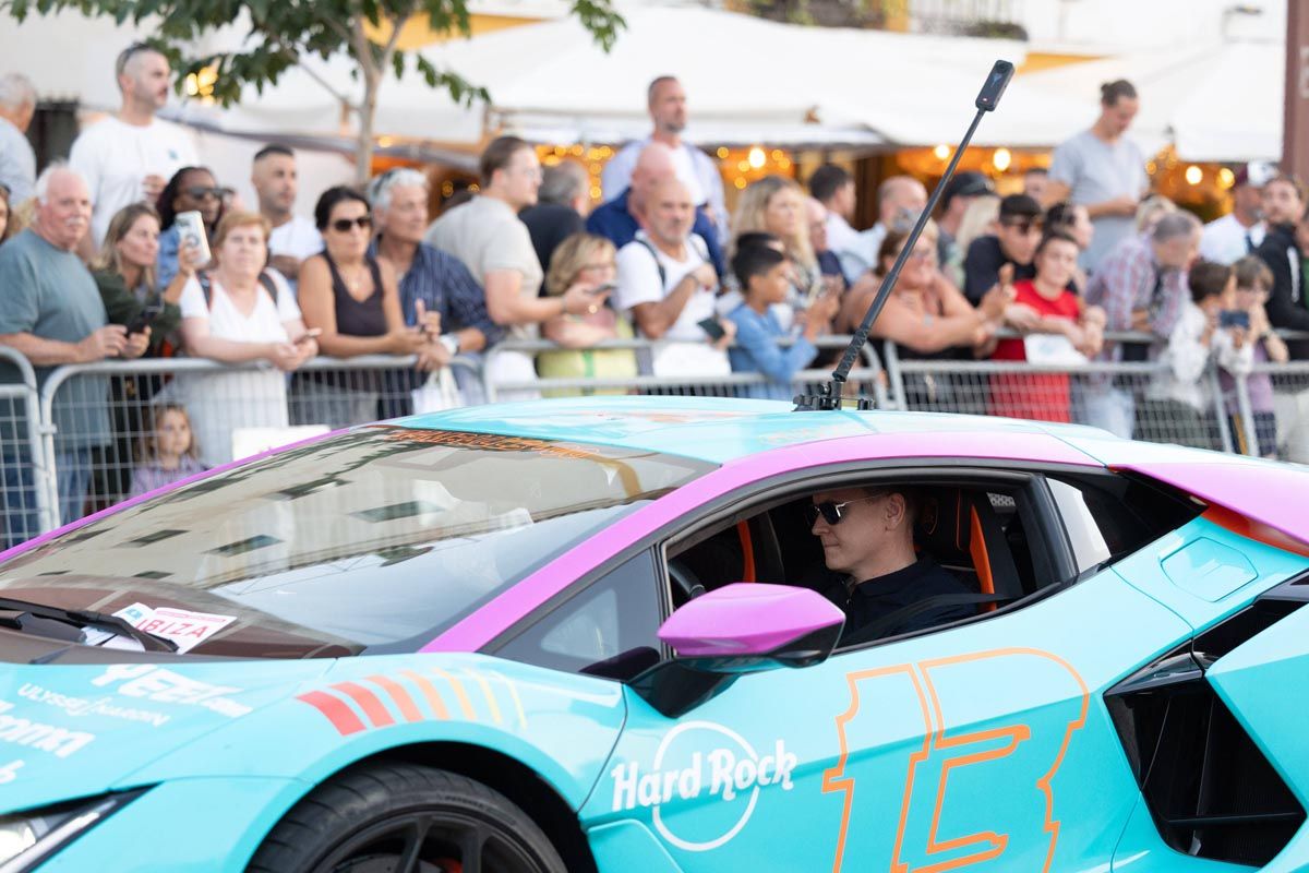 Todas las imágenes de los superdeportivos Gumball 3000 en Ibiza