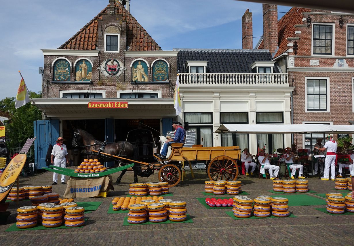 El mercado del queso que solo se organiza en verano.