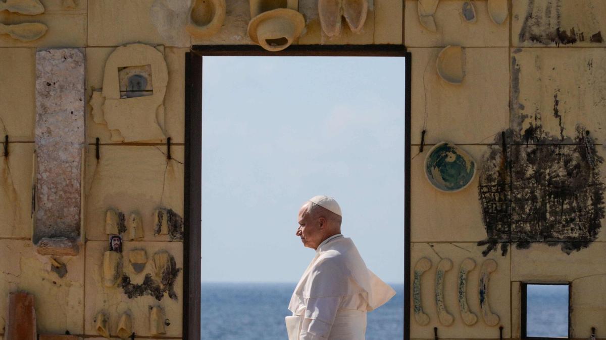 LEÓN XIV MEDITERRÁNEO | León XIV homenajea a los migrantes fallecidos en el Mediterráneo como parte de su visita a Lampedusa