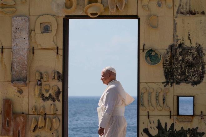 León XIV clama en Lampedusa contra el turismo que se siente amenazado por la inmigración y desarrolla "indiferencia" o "contraposición"