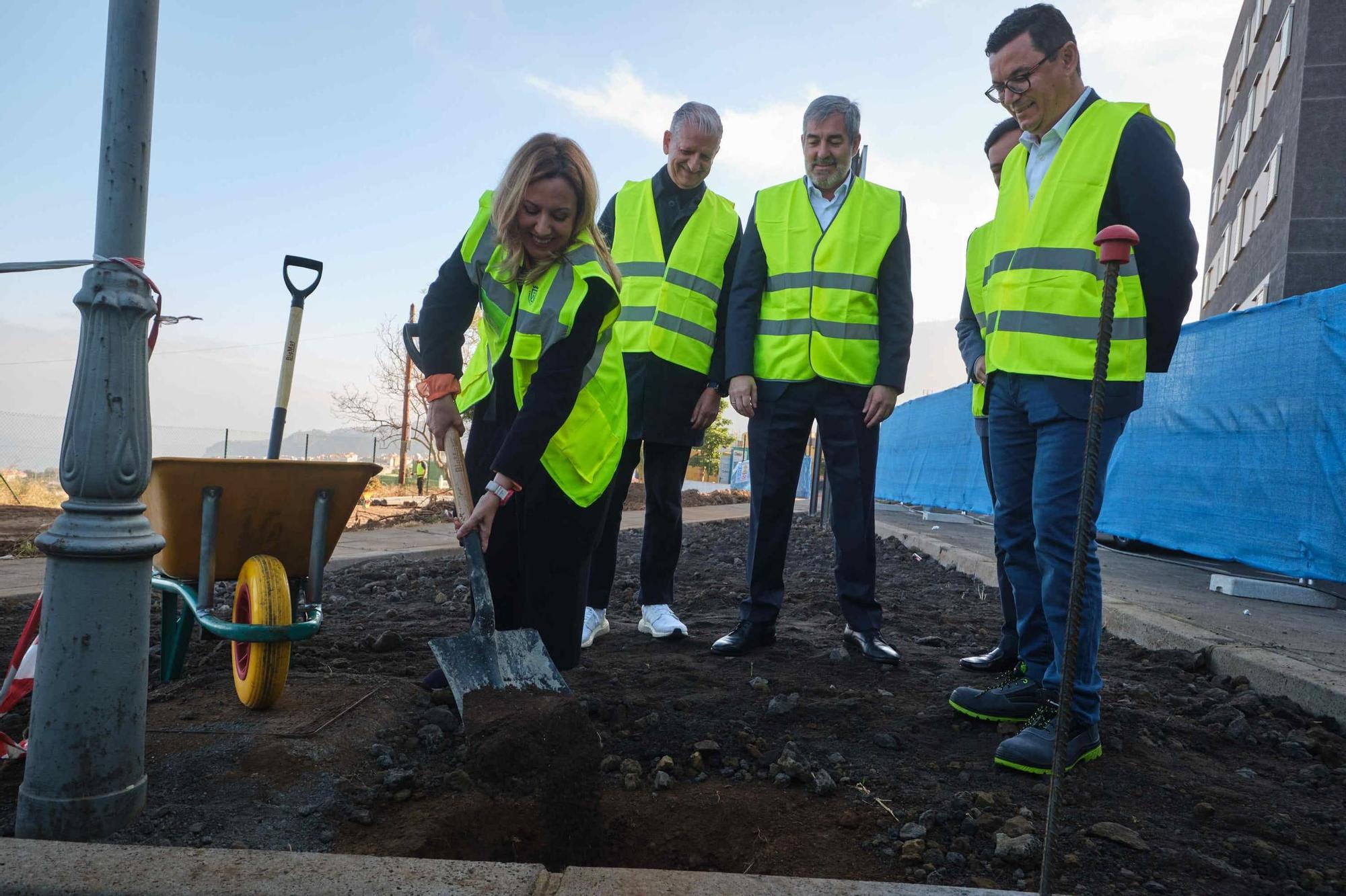 Colocación de la primera piedra de la construcción de 65 viviendas en La Orotava