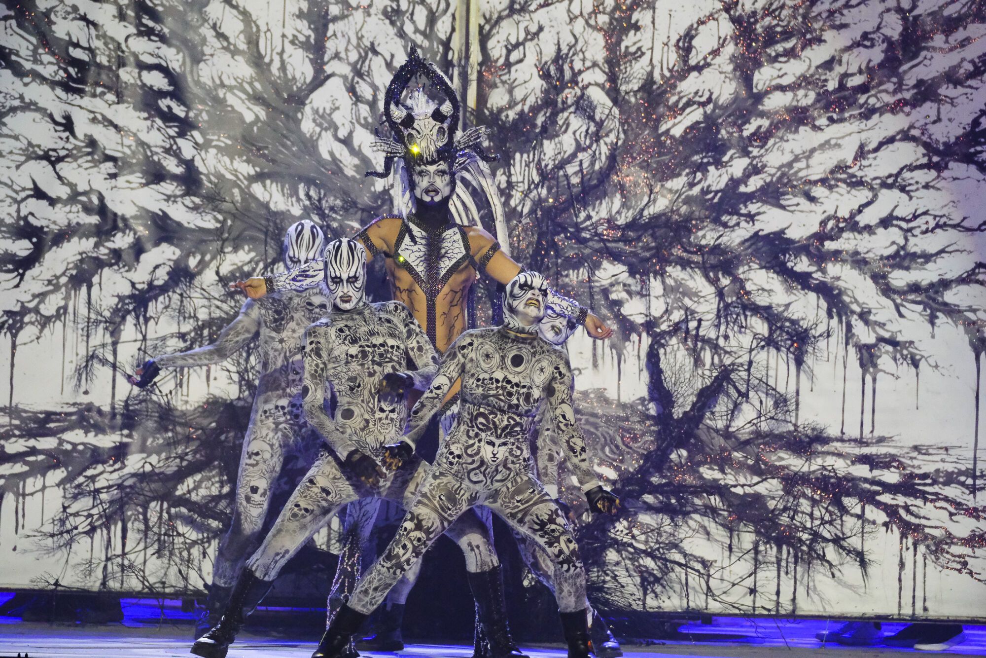 4. Drag Gio (Julio Castellano Rodríguez) Con el patrocinio de Farándula y Klinica Beach y con un diseño de High Heels Performance y el drag presenta el espectáculo Si lo vas a hacer, ¡hazlo épico!