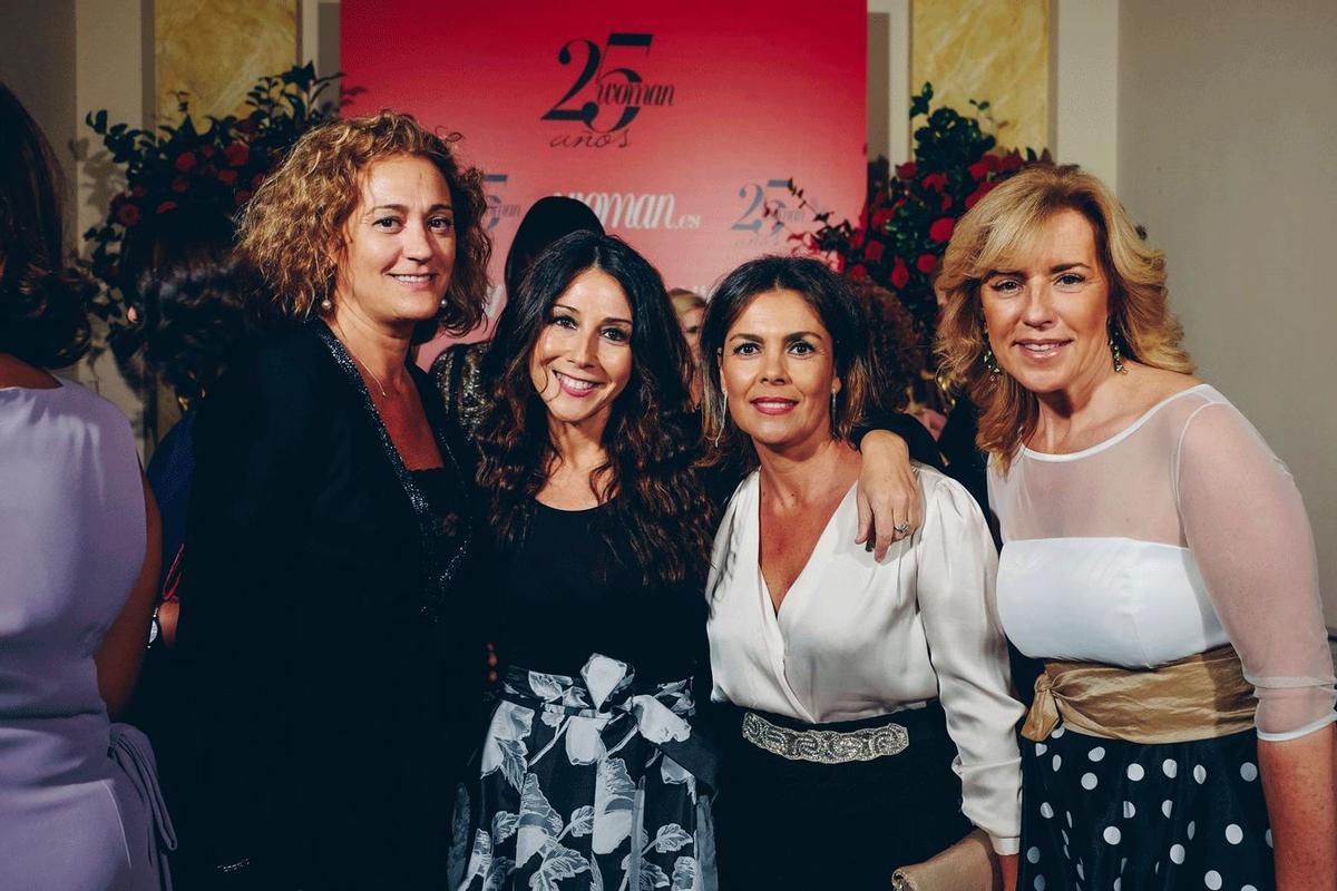 Cany Sanz, Lourdes Comas de Brand Group, Marta Fuentes de Modeco y María José Martínez en los Premios Woman