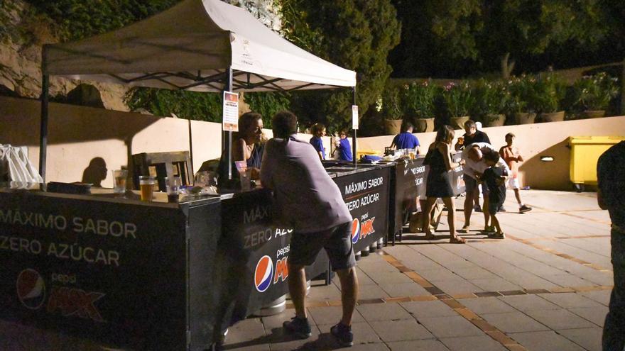 Barras con venta de bebidas alcohólicas en el concierto de Pastora Soler, en el parque Reina Sofía. | MARIA MOLINA