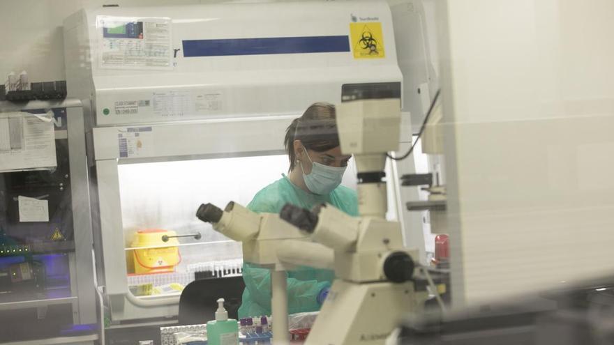 Salud sigue de cerca a 73 personas en Asturias que tuvieron contacto con positivos por coronavirus