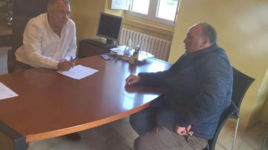 Luis Calvo se reúne con el alcalde de Palas de Rei para abordar la planta de Altri