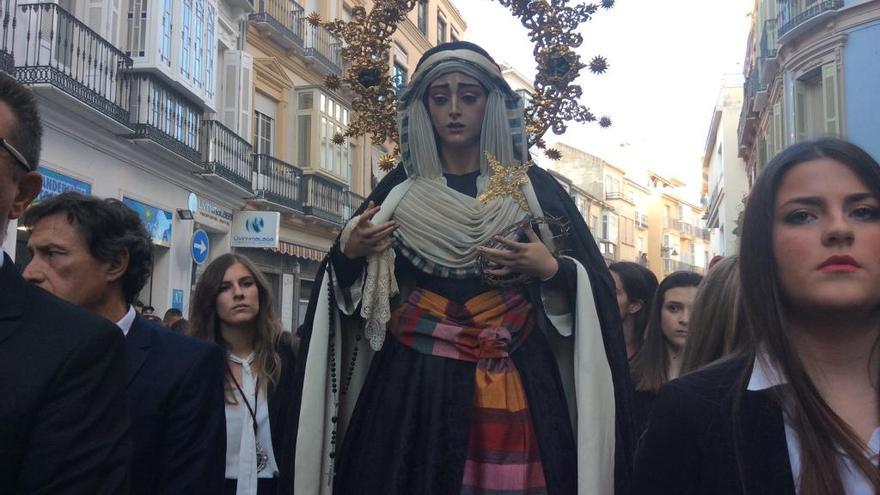 La Virgen del Traspaso y Soledad, durante el traslado.